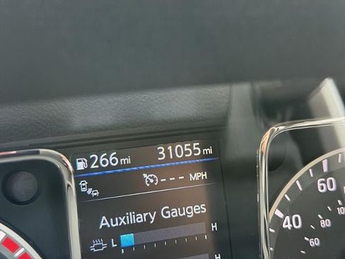 Used 2019 Nissan Titan SV w/ SV Convenience Package AWD/4WD image 27