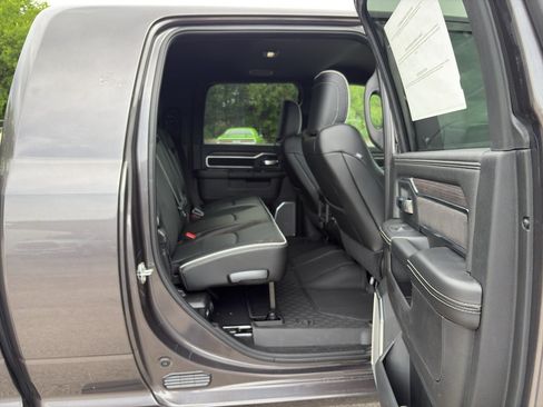 New 2026 RAM 2500 Laramie AWD/4WD image 17
