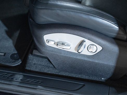 Certified 2024 Porsche Macan AWD/4WD image 13