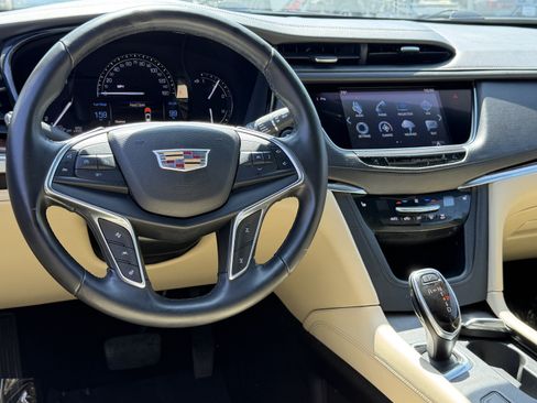 Used 2017 Cadillac XT5 Luxury w/ Driver Awareness Package FWD image 26