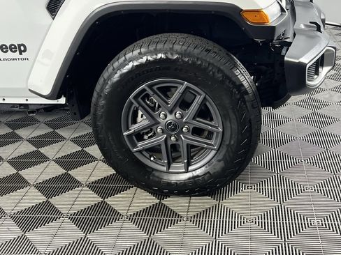Certified 2024 Jeep Gladiator Sport image 11