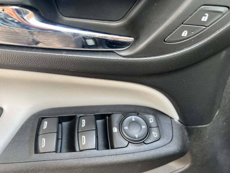 Used 2018 Chevrolet Equinox LS AWD/4WD image 18