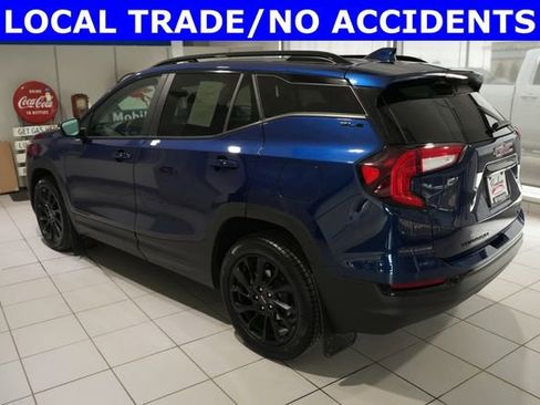 Used 2023 GMC Terrain SLE w/ Driver Convenience Package AWD/4WD image 4
