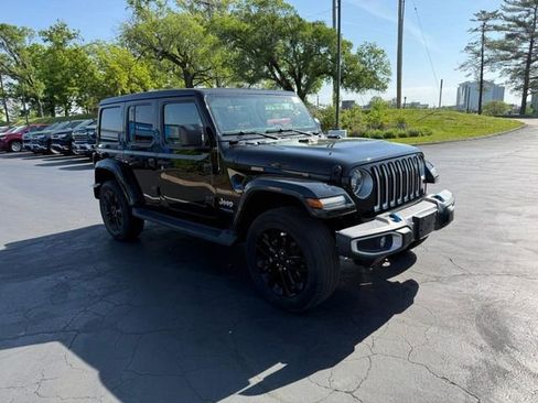 Used 2022 Jeep Wrangler Unlimited Sahara w/ Cold Weather Group AWD/4WD image 8