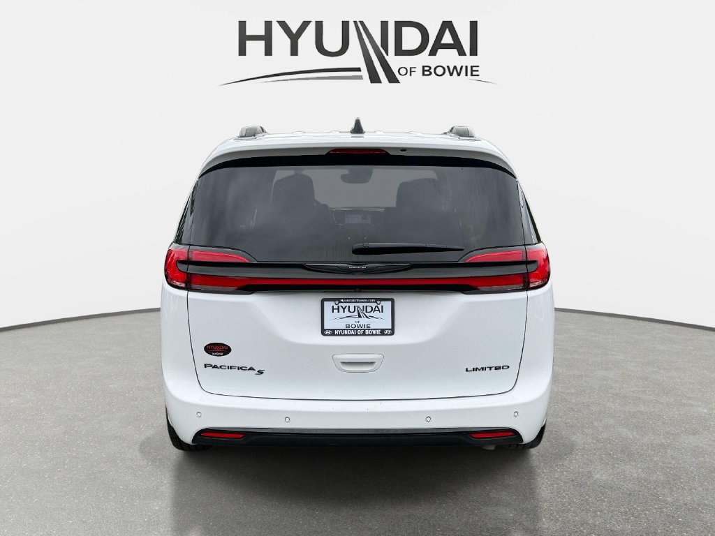 Used 2025 Chrysler Pacifica Limited FWD image 3