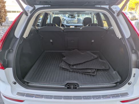 Used 2023 Volvo XC60 B5 Plus image 32