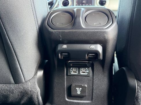 Used 2018 Jeep Wrangler Unlimited Sahara w/ LED Lighting Group AWD/4WD image 28