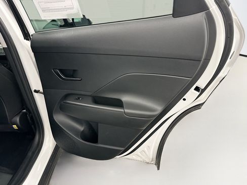Used 2025 Hyundai Kona SEL AWD/4WD image 31