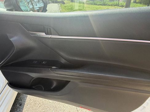 Used 2020 Toyota Camry SE FWD image 15