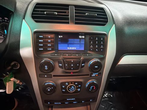 Used 2015 Ford Explorer XLT FWD image 13