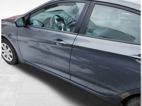 Used 2012 Hyundai Accent GLS image 8