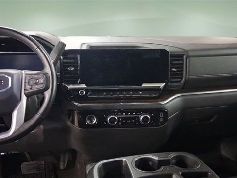 Used 2024 GMC Sierra 1500 SLE image 10