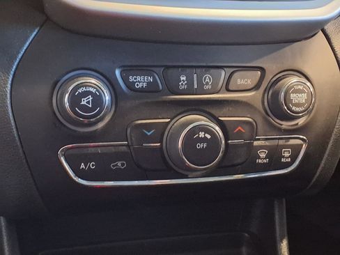 Used 2017 Jeep Cherokee Trailhawk w/ Cold Weather Group image 21