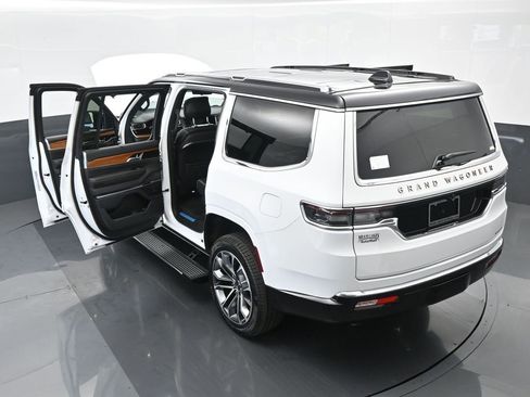 Used 2024 Jeep Grand Wagoneer Series III image 61