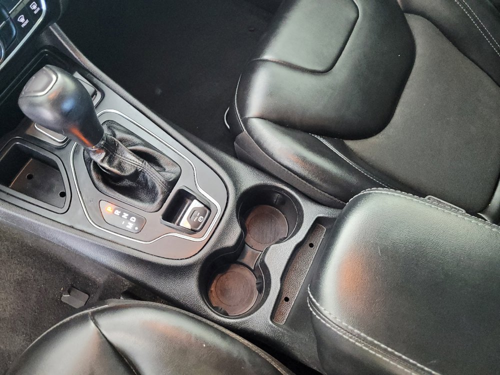 Used 2021 Jeep Cherokee Latitude Plus FWD image 26