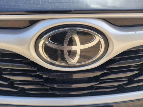 Used 2023 Toyota Highlander XLE AWD/4WD image 20