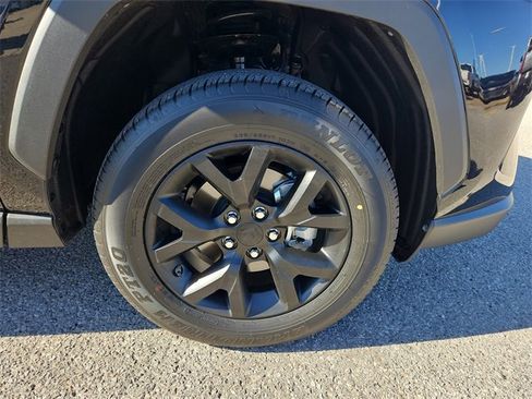 Used 2025 Toyota RAV4 LE image 9