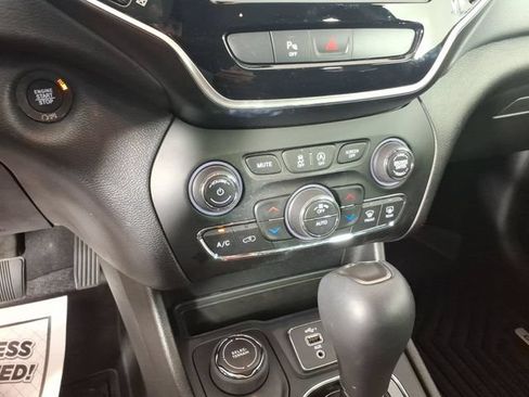 Used 2020 Jeep Cherokee Limited AWD/4WD image 20