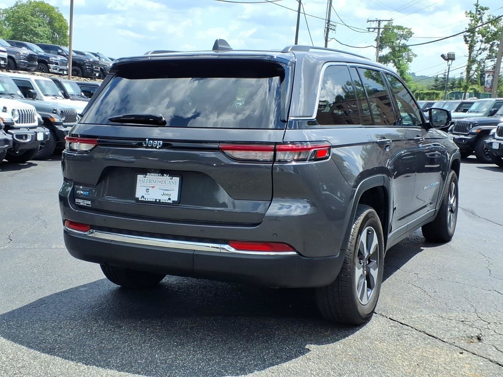 Used 2023 Jeep Grand Cherokee 4WD 4xe image 5