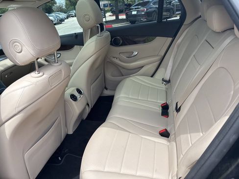 Used 2019 Mercedes-Benz GLC 300 image 19