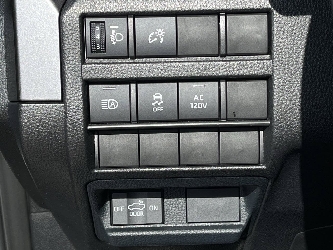 Used 2025 Toyota Tacoma TRD Sport w/ TRD Sport Upgrade Package RWD image 21