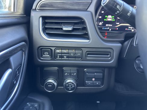 Used 2022 GMC Yukon SLT w/ SLT Luxury Package image 34