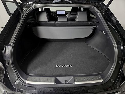 Used 2024 Toyota Venza XLE image 30