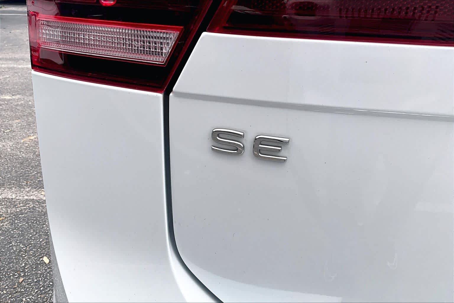 Used 2022 Volkswagen Tiguan SE R-Line FWD image 10