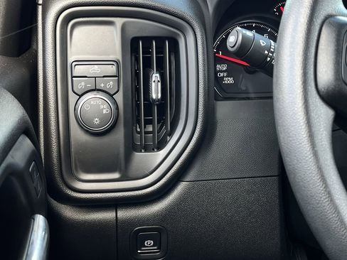 Used 2025 Chevrolet Silverado 1500 Custom image 17