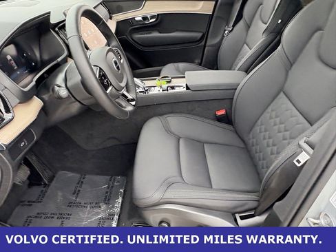 Certified 2025 Volvo XC90 B6 Plus image 28