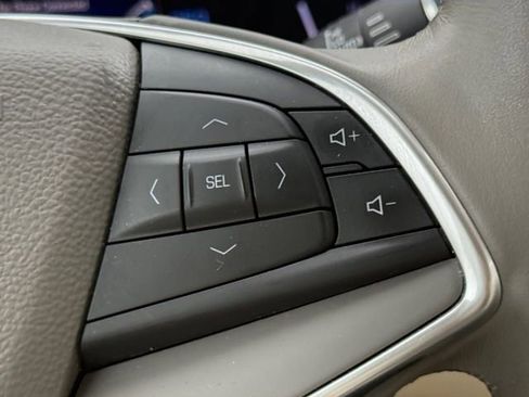 Used 2017 Cadillac XT5 Luxury w/ Driver Awareness Package image 12