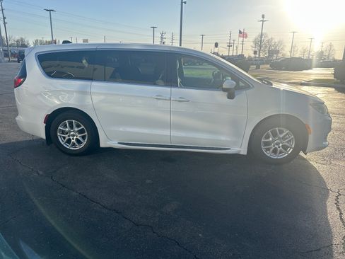 Used 2021 Chrysler Voyager LX FWD image 6