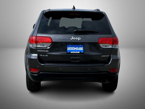 Used 2018 Jeep Grand Cherokee Laredo AWD/4WD image 3