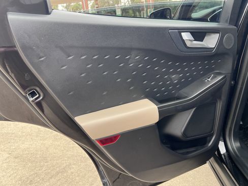 Used 2020 Ford Escape Titanium image 23