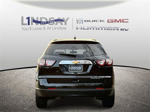 Used 2016 Chevrolet Traverse LT w/ Style and Technology Package image 3