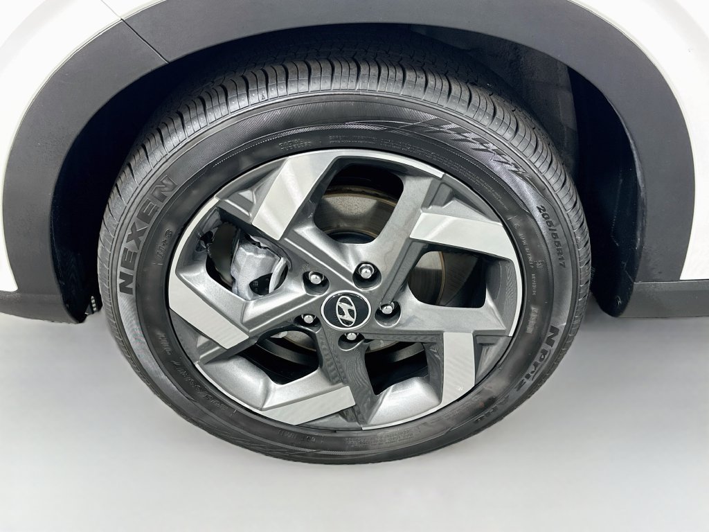 Used 2026 Hyundai Venue SEL FWD image 30