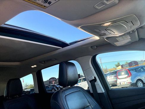 Used 2019 Ford Escape SEL image 16