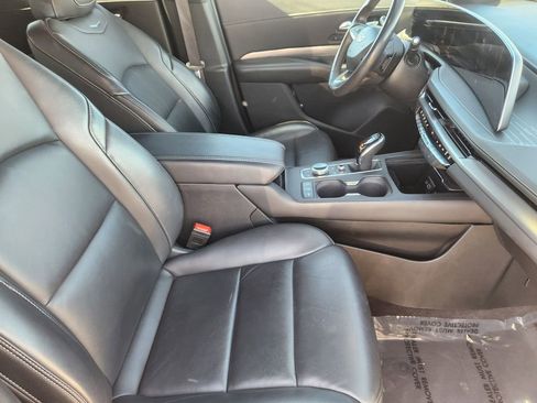 Used 2024 Cadillac XT4 Premium Luxury image 14