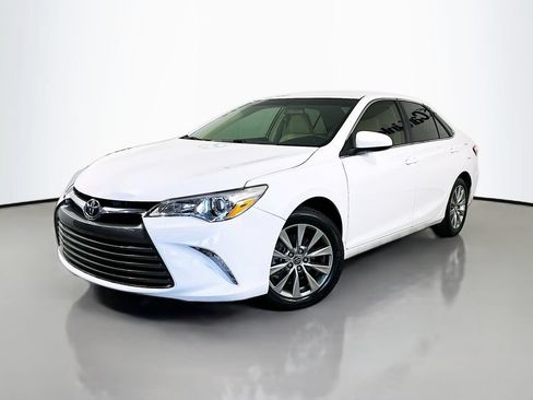 Used 2016 Toyota Camry XLE FWD image 3