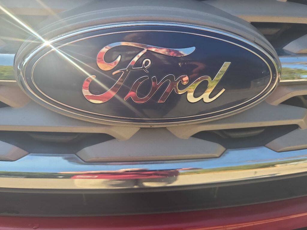 Used 2018 Ford Explorer XLT w/ Equipment Group 202A FWD image 10