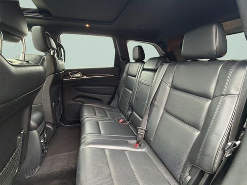 Used 2018 Jeep Grand Cherokee Overland AWD/4WD image 25