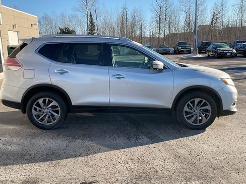 Used 2016 Nissan Rogue SL w/ SL Premium Package image 4