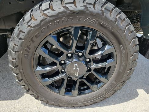 Used 2025 Chevrolet Silverado 2500 LT w/ Trail Boss Package AWD/4WD image 9