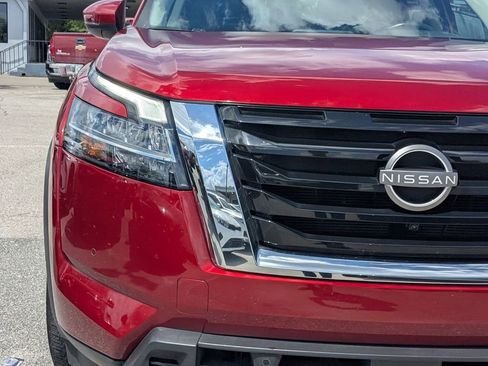 Used 2024 Nissan Pathfinder SL AWD/4WD image 10