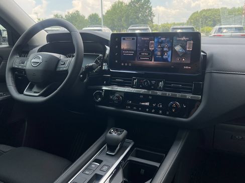 New 2026 Nissan Pathfinder SV w/ Cargo Package FWD image 3