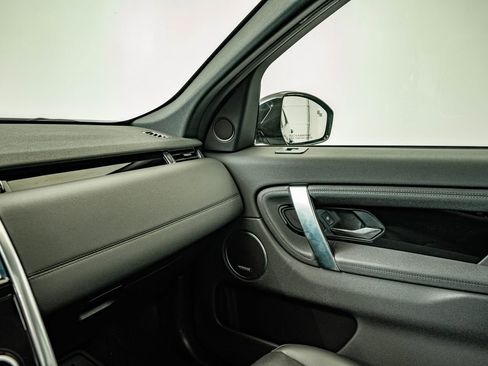 Used 2023 Land Rover Discovery Sport SE image 26