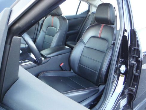 Used 2022 Nissan Sentra SR w/ SR Premium Package FWD image 15