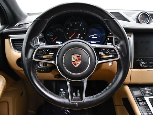Used 2018 Porsche Macan AWD/4WD image 9