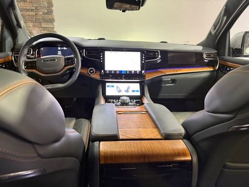 Used 2022 Jeep Grand Wagoneer Series III AWD/4WD image 23