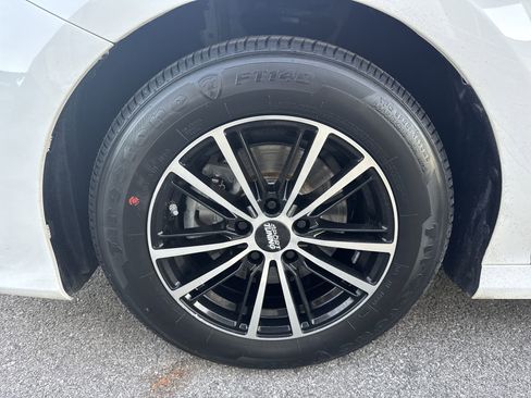 Used 2020 Toyota Camry LE image 34